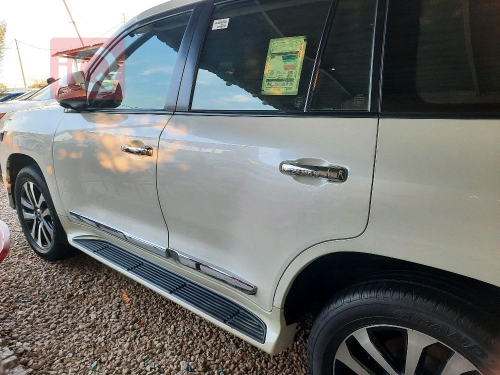 تويوتا لاندكروزر